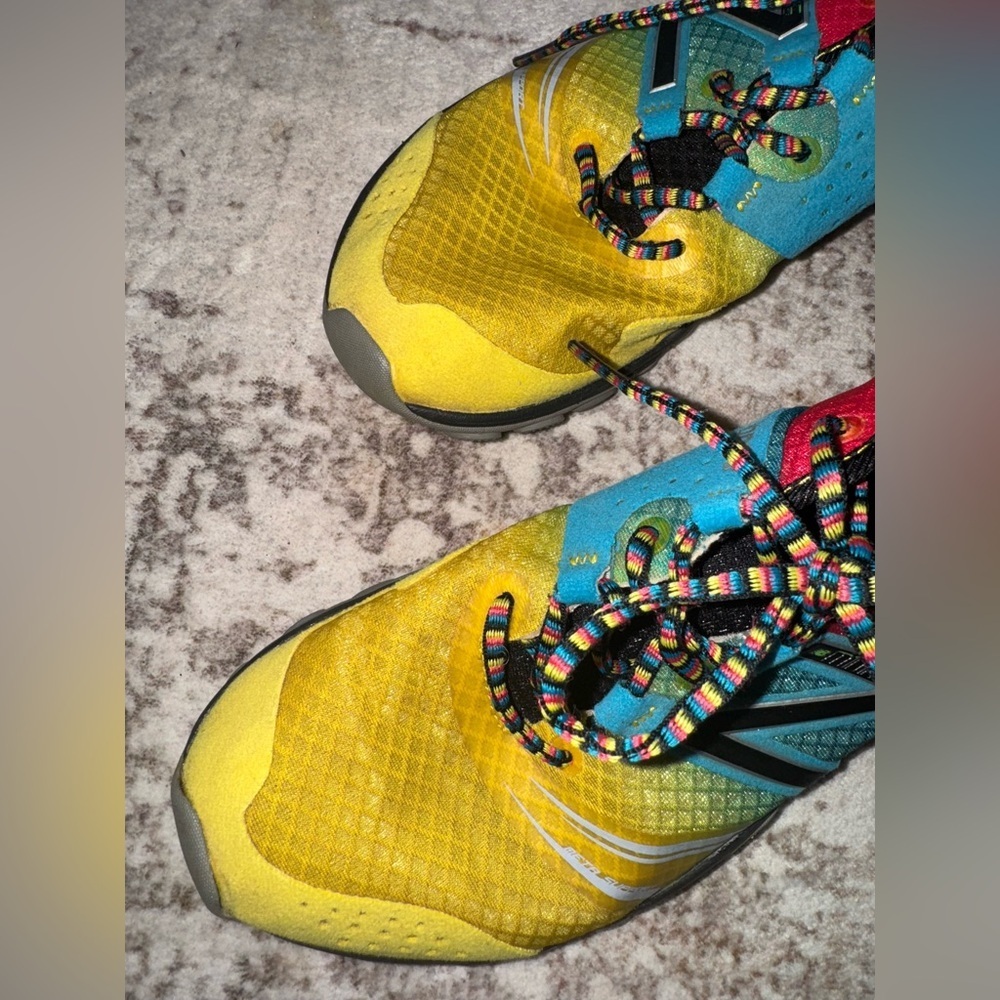 New Balance Minimus Trail Shoes size 9 WT20M2 Red/blue/yellow Multicolor Sneaker - Picture 10 of 13